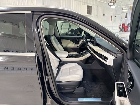 New 2026 Lincoln Aviator 2WD image 30