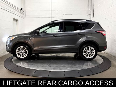 Used 2017 Ford Escape SE w/ Equipment Group 201A FWD image 6