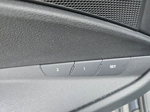 Used 2023 Audi e-tron Premium w/ Convenience Plus Package image 19