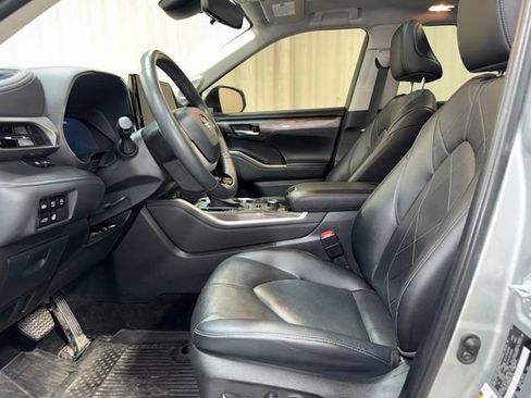 Used 2024 Toyota Highlander Platinum AWD/4WD image 14