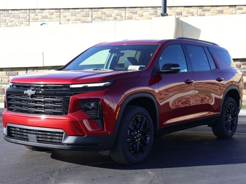 New 2026 Chevrolet Traverse LT image 1