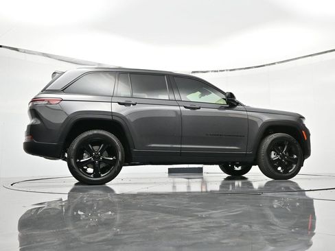 New 2025 Jeep Grand Cherokee Limited image 35