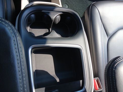 Used 2023 Chrysler Pacifica Touring-L FWD image 18