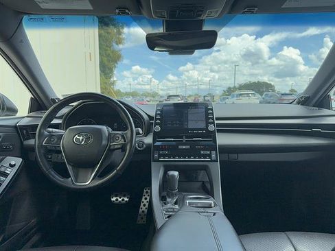 Used 2019 Toyota Avalon Touring FWD image 3