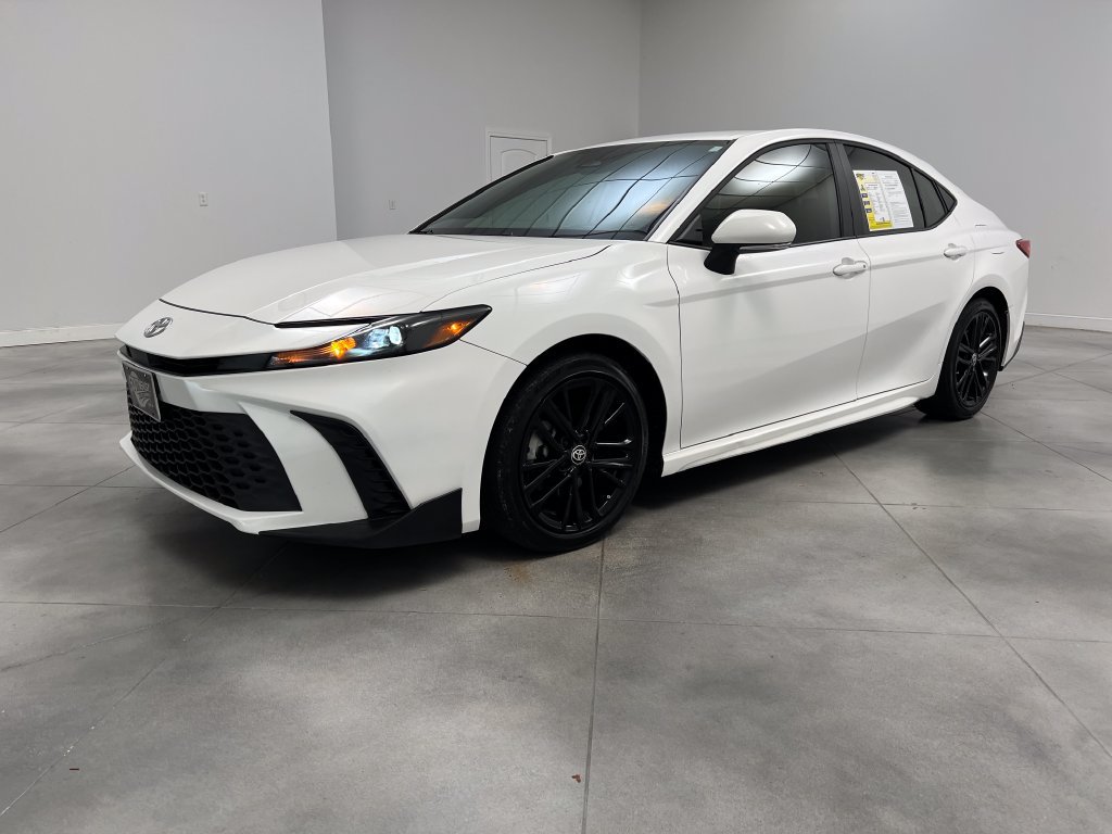 Used 2025 Toyota Camry SE FWD image 4