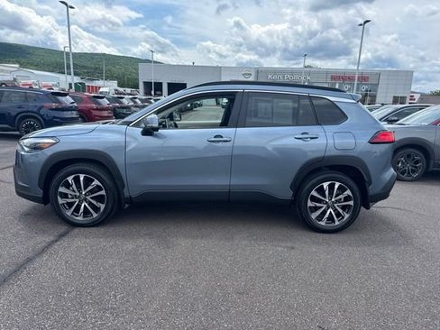 Used 2024 Toyota Corolla Cross XLE w/ Convenience Package AWD/4WD image 8