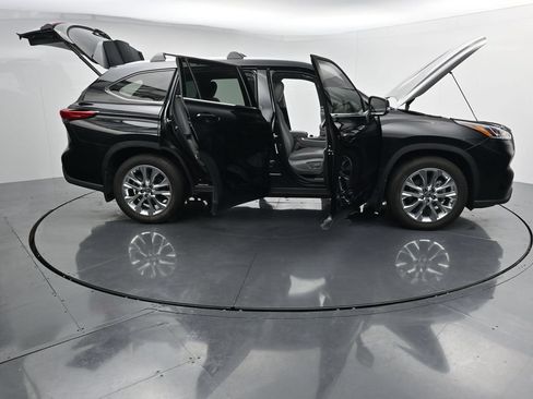 Used 2022 Toyota Highlander Limited AWD/4WD image 38