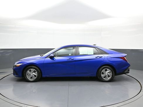 Used 2025 Hyundai Elantra SE FWD image 9