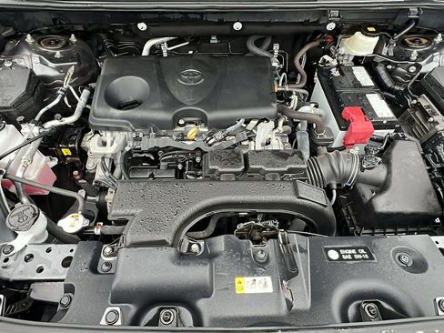 Used 2021 Toyota RAV4 XLE image 10