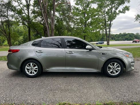 Used 2017 Kia Optima LX w/ Driver Convenience Package FWD image 5