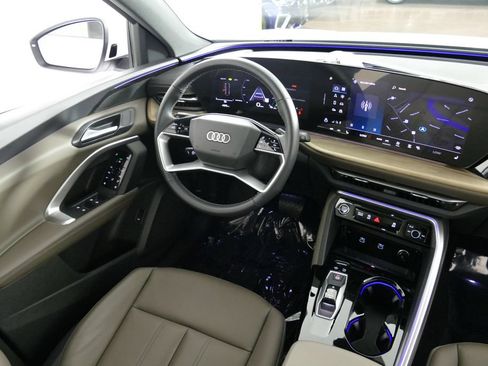 Certified 2025 Audi Q5 Premium w/ Convenience Package AWD/4WD image 22