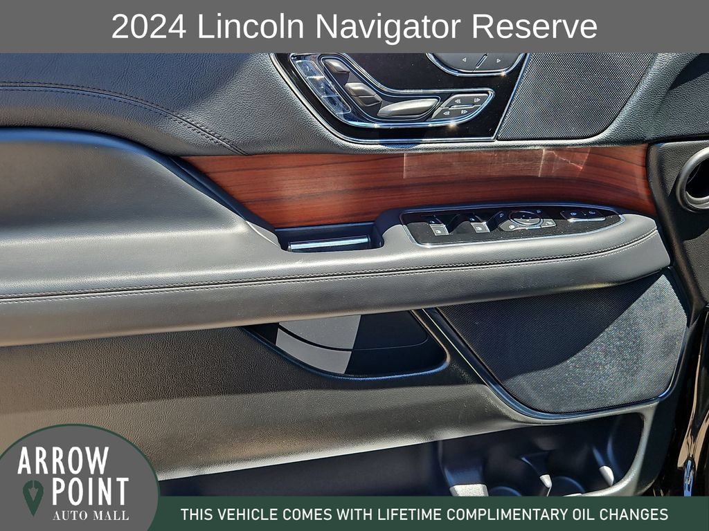 Used 2024 Lincoln Navigator Reserve AWD/4WD image 21