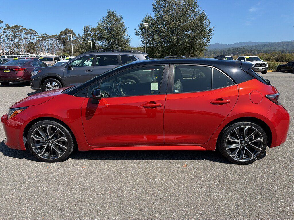 Used 2020 Toyota Corolla XSE FWD image 2