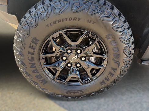 Certified 2025 Chevrolet Colorado ZR2 w/ Midnight Edition AWD/4WD image 24