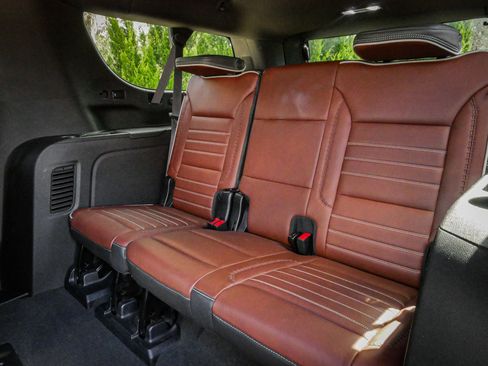 Used 2023 GMC Yukon XL Denali Ultimate image 33