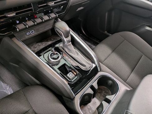 Used 2024 GMC Canyon Elevation image 14