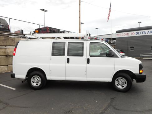 Used 2016 Chevrolet Express 2500 w/ Cold Climate Package RWD image 6