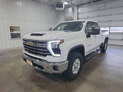 Used 2024 Chevrolet Silverado 2500 LTZ AWD/4WD image 4