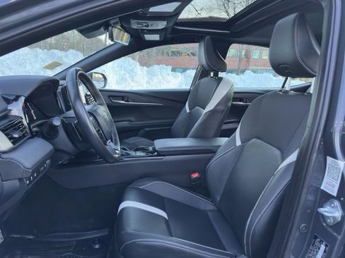 Used 2025 Toyota Camry SE w/ Convenience Package image 18