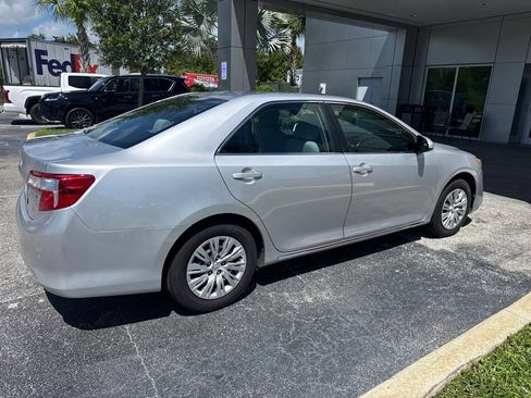 Used 2012 Toyota Camry LE FWD image 3