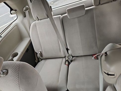 Used 2013 Toyota Sienna LE image 21