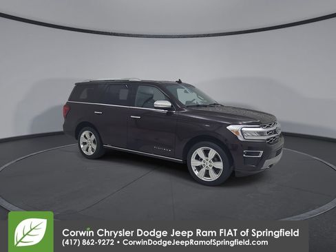 Used 2023 Ford Expedition Platinum AWD/4WD image 2