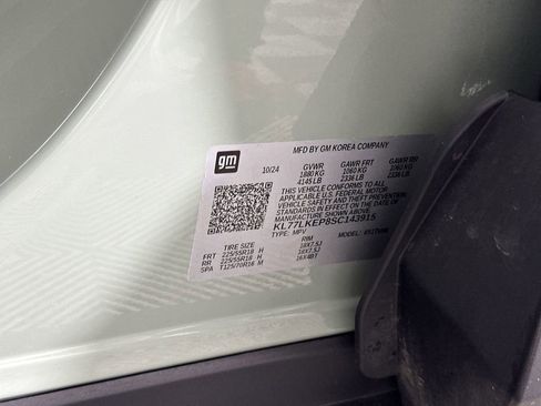 Used 2025 Chevrolet Trax ACTIV w/ Sunroof Package FWD image 35