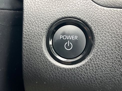 Used 2025 Toyota Camry LE w/ Convenience Package image 18