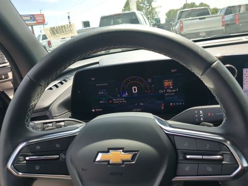 Used 2025 Chevrolet Traverse LT w/ Sun and Wheel Package FWD image 14