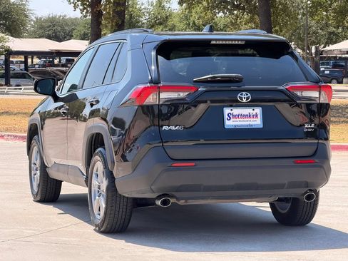 Used 2025 Toyota RAV4 XLE AWD/4WD image 6