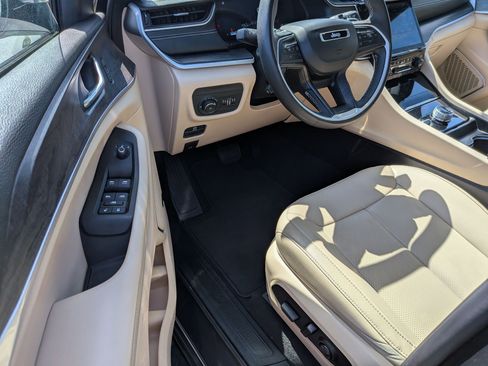 Certified 2024 Jeep Grand Cherokee L Limited w/ Luxury Tech Group II image 11