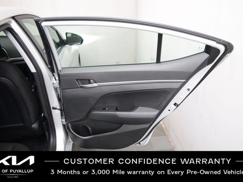 Used 2018 Hyundai Elantra SE w/ SE Connectivity Package 04 FWD image 13