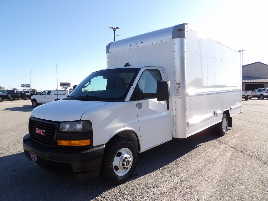 Used 2022 GMC Savana 3500 Extended w/ Power Convenience Package RWD image 3