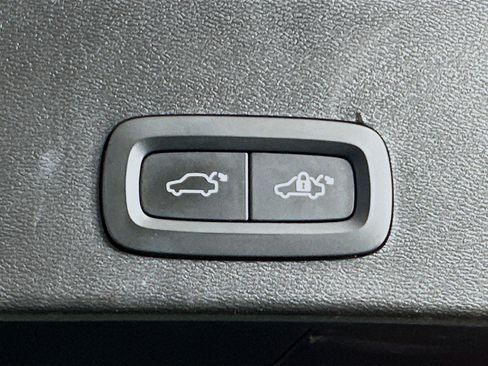 Used 2023 Volvo XC40 Recharge Plus image 29