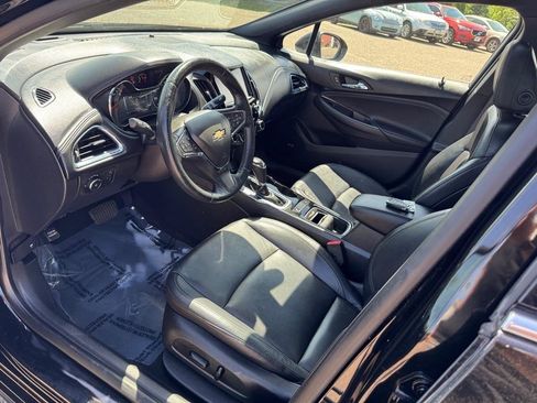 Used 2017 Chevrolet Cruze Premier FWD image 14