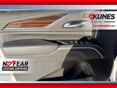 Used 2024 Cadillac Escalade ESV Premium Luxury AWD/4WD image 18