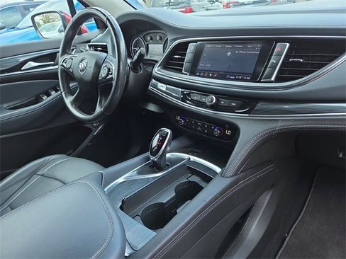 Used 2021 Buick Enclave Essence image 17