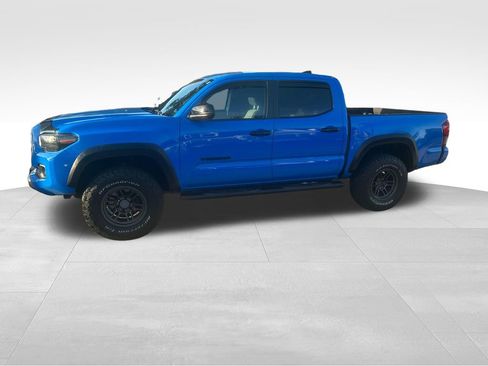 Used 2021 Toyota Tacoma TRD Off-Road w/ Technology Package AWD/4WD image 4