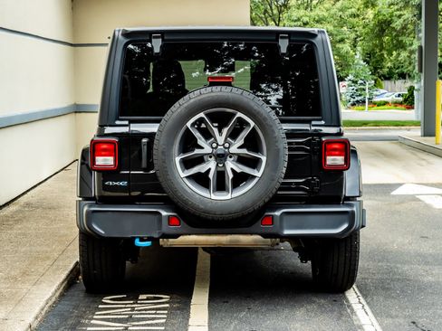 Used 2024 Jeep Wrangler Unlimited AWD/4WD image 6