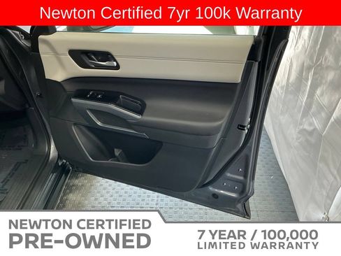 Used 2025 Nissan Pathfinder SL AWD/4WD image 42