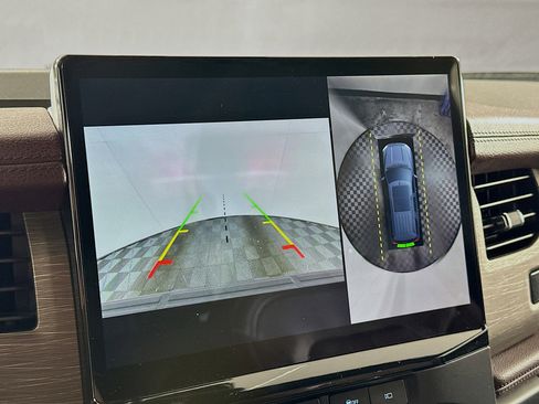 Used 2024 Ford Expedition Limited image 23