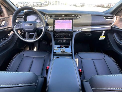New 2025 Jeep Grand Cherokee L Limited AWD/4WD image 6
