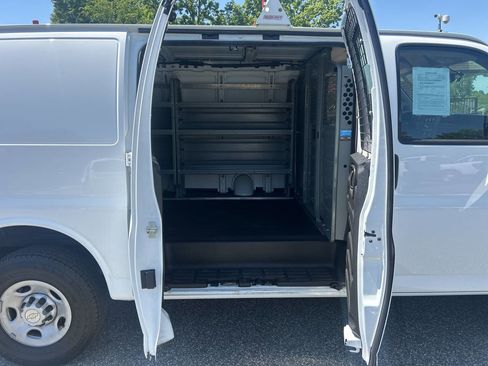 Used 2022 Chevrolet Express 2500 w/ Driver Convenience Package RWD image 22