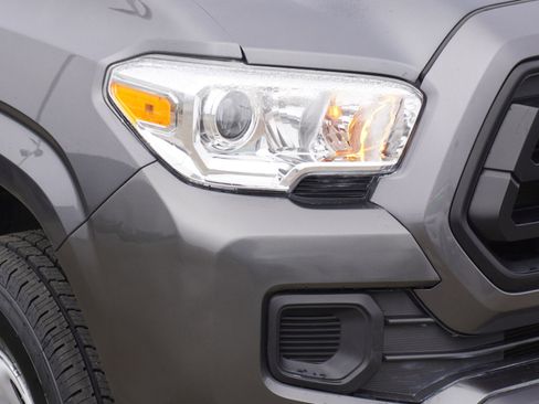 Used 2022 Toyota Tacoma SR image 3