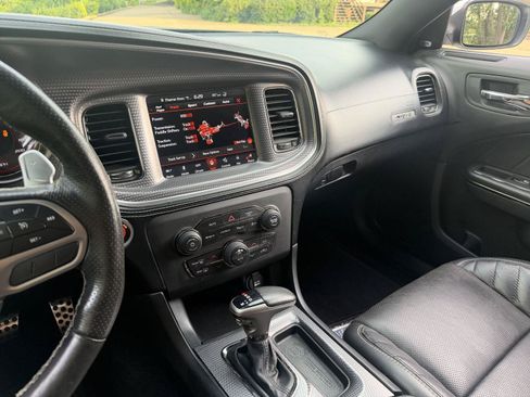 Used 2019 Dodge Charger SRT Hellcat w/ Navigation & Travel Group RWD image 18