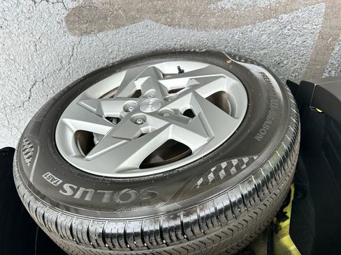 Used 2024 Hyundai Kona SE image 24