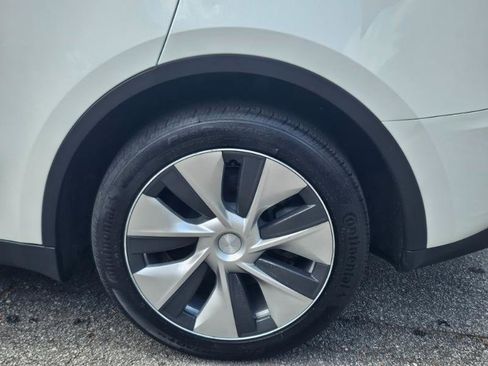 Used 2023 Tesla Model Y Long Range image 19