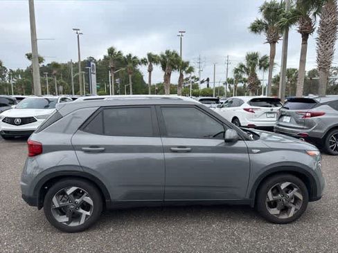 Used 2022 Hyundai Venue SEL image 6