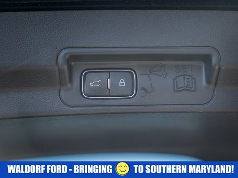 Used 2022 Ford Explorer XLT w/ Equipment Group 202A image 11