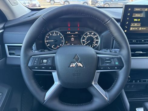 New 2026 Mitsubishi Outlander SE image 15